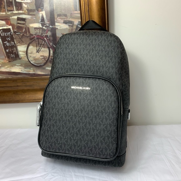 MICHAEL KORS MENS Cooper Logo Sling Pack In Black Signature - Picture 4 of 4